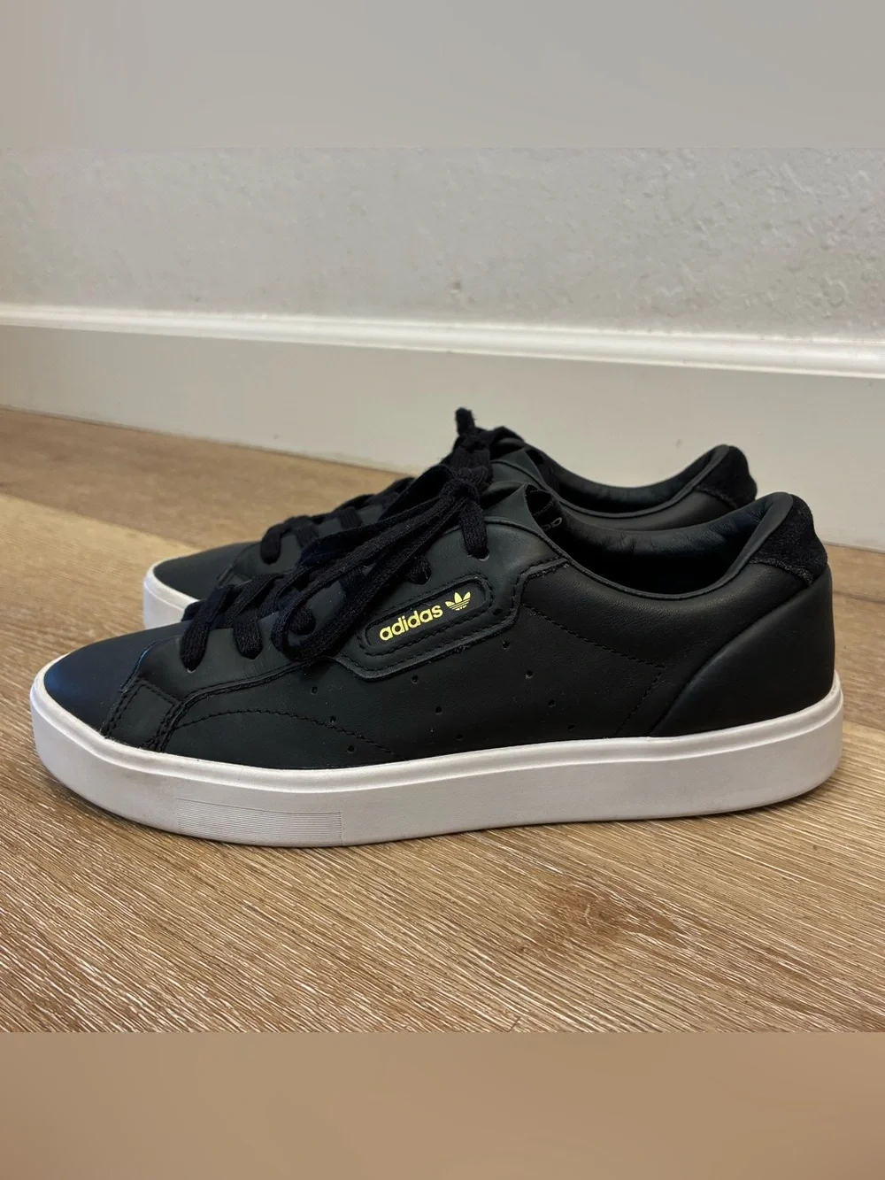 Adidas Originals Sleek Super Black Women’s Sneakers Shoes US 6.5 EU 38 23.5cm